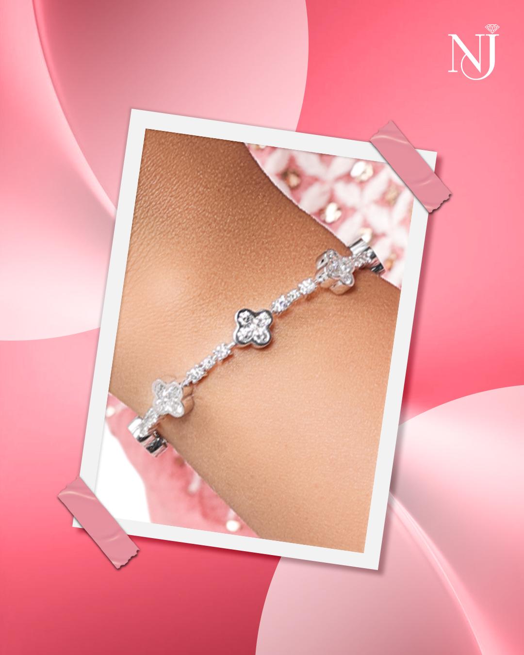 Elegance in every detail.
Discover jewellery that makes every moment special