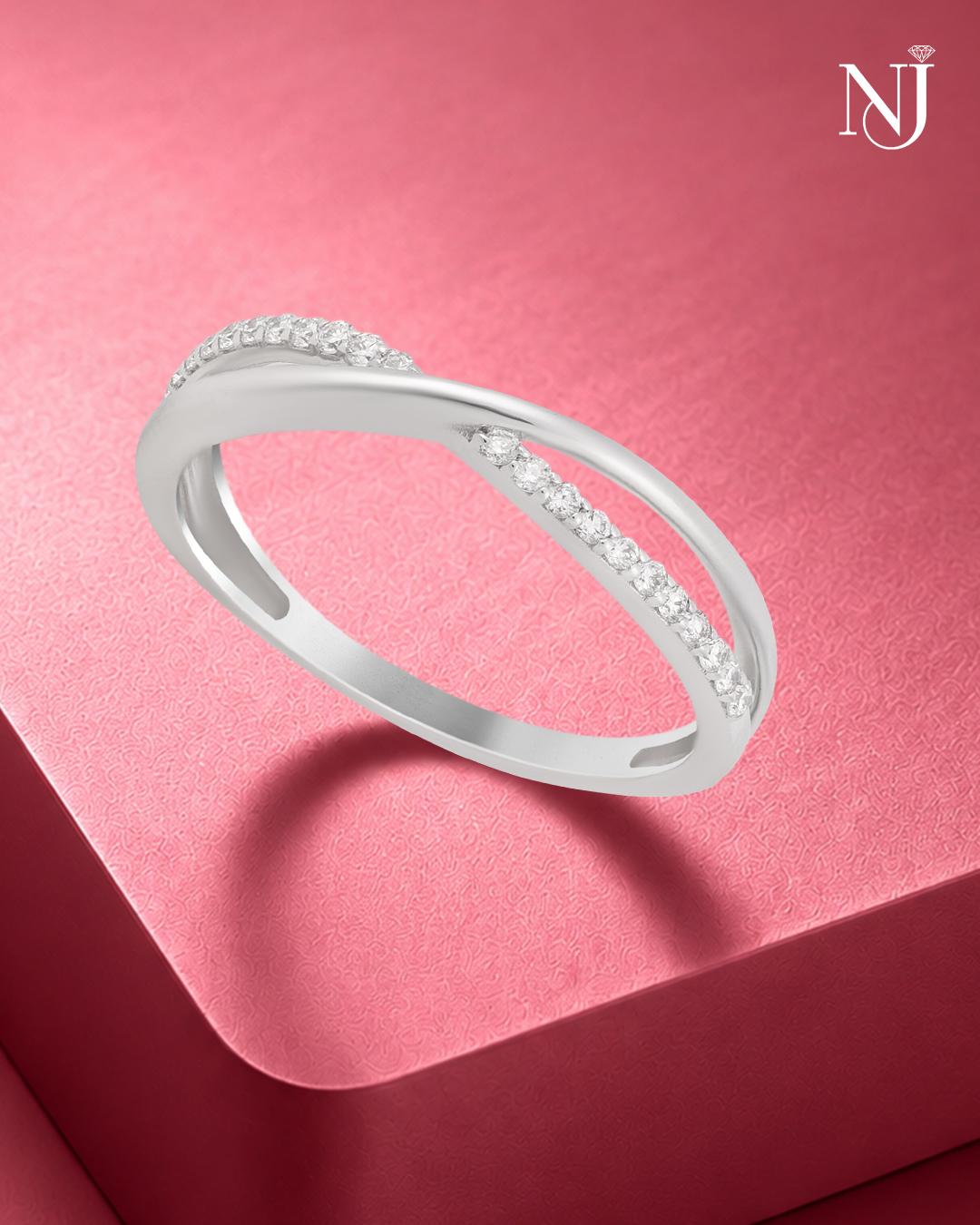 Where Minimalism Meets Sparkling Elegance.
Simple in design. Stunning in ever